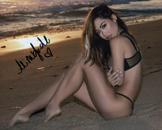 Mimi Jade autograph