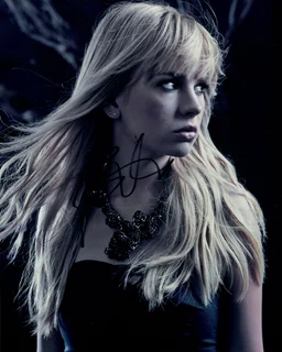 Brittany Robertson autograph