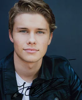 Logan Shroyer autograph