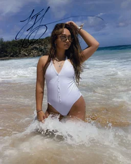 Leanne Tessa autograph