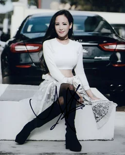 Fiona Xie autograph