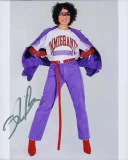 Shakira Barrera autograph