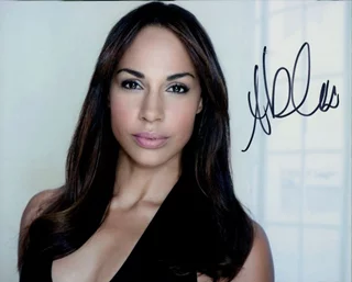 Amanda Brugel autograph