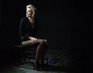 Mirrah Foulkes autograph