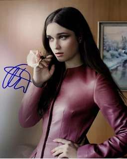 Alice Englert autograph