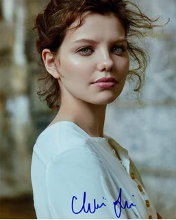 Chloe Levine autograph