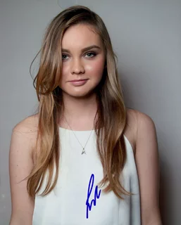 Liana Liberato autograph
