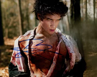 Tyler Posey autograph