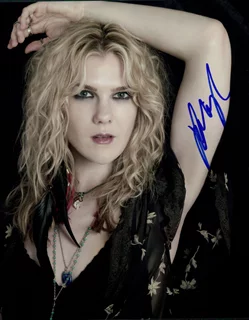 Lily Rabe autograph