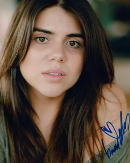 Brooke Markham autograph