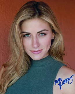 Perry Mattfeld autograph