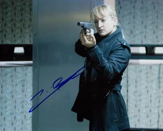 Zoe Bell autograph