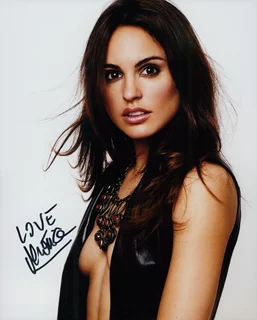 Veronica Echegui autograph