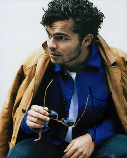 Sebastian De Souza autograph