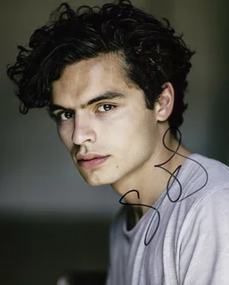 Sebastian De Souza autograph