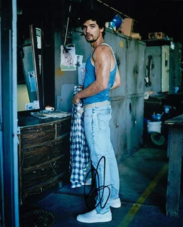 Steven Strait autograph