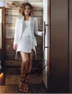 Camren Bicondova autograph