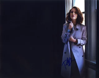 Rachel Brosnahan autograph