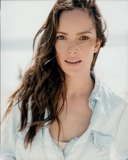 Jodi Balfour autograph