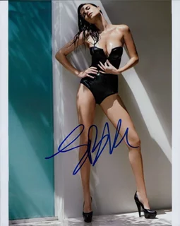 Lake Bell autograph
