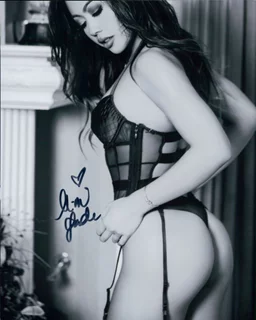 Mimi Jade autograph