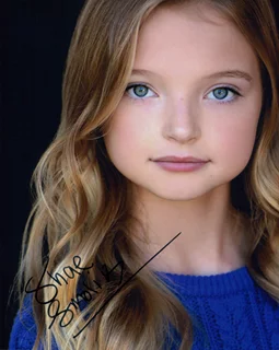 Shae Smolik autograph