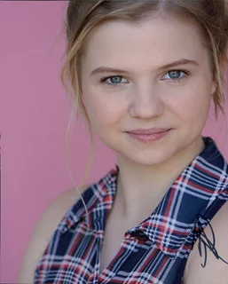 Hannah Swain autograph