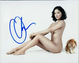 Olivia Munn autograph