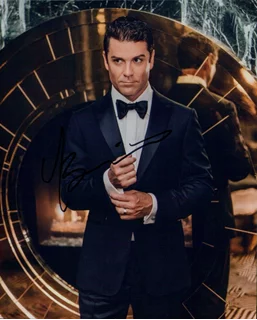 Yannick Bisson autograph