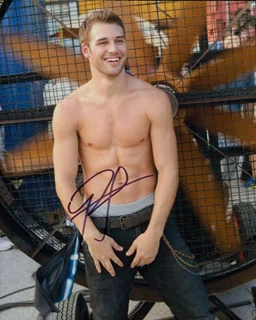Ryan Guzman autograph