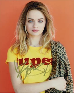Joey King autograph