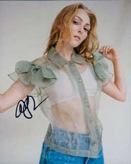 Annasophia Robb autograph