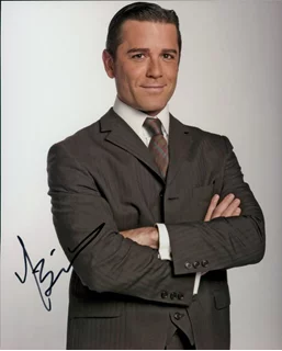 Yannick Bisson autograph