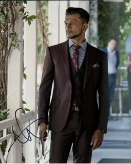 Utkarsh Ambudkar autograph