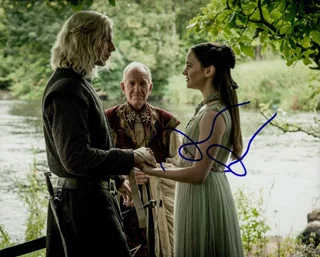 Aisling Franciosi autograph