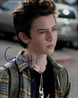 Griffin Gluck autograph