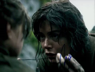 Valene Kane autograph