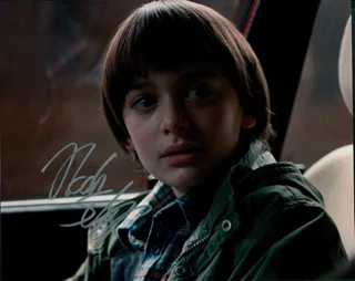 Noah Schnapp autograph