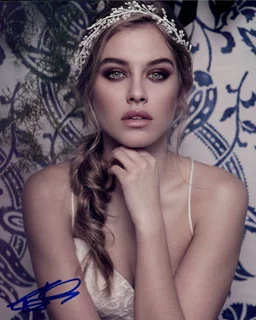 Tiera Skovbye autograph