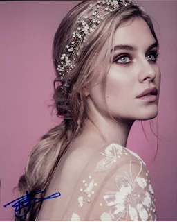 Tiera Skovbye autograph