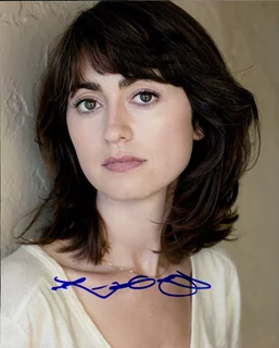 Hannah Pearl Utt autograph