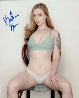 Karoline Keri autograph