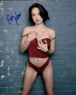 Eva Moon autograph