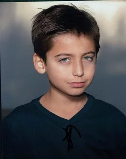 Aidan Gallagher autograph