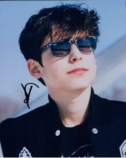 Aidan Gallagher autograph