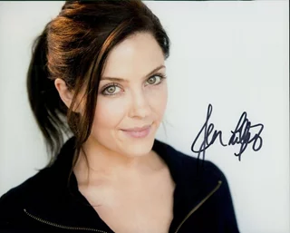 Jen Lilley autograph