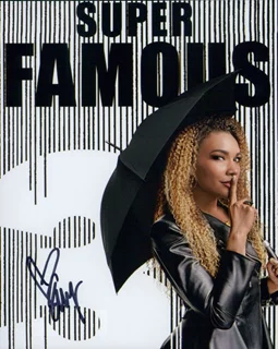 Emmy Raver-Lampman autograph