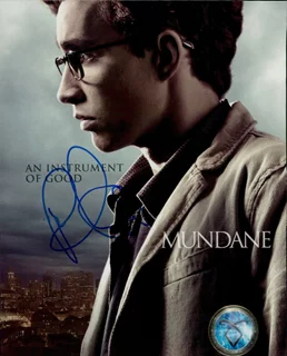 Robert Sheehan autograph