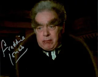 Freddie Jones autograph