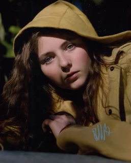 Thomasin McKenzie autograph